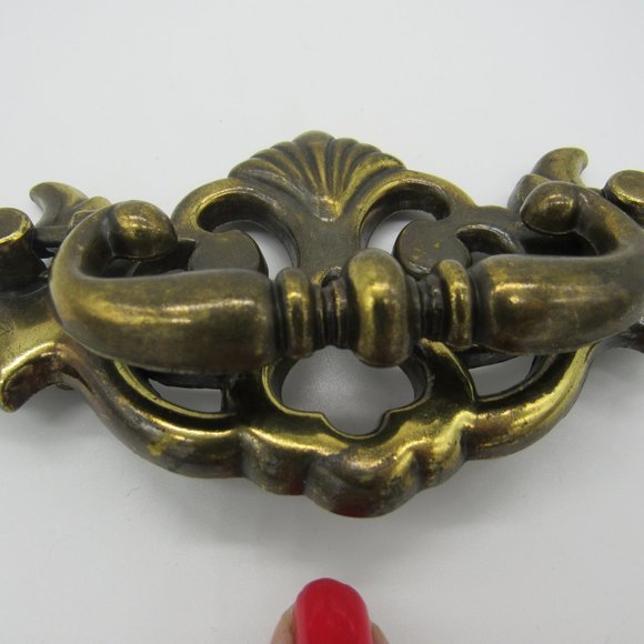 VINTAGE BRASS DRAWER PULLS.  SET OF 6. - Picture 5 of 7